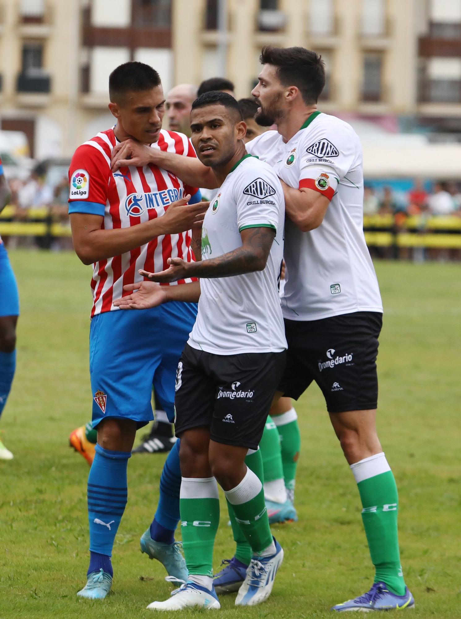 En imágenes: El Sporting vence por 1-0 frente al Racing de Santander en un partido amistoso