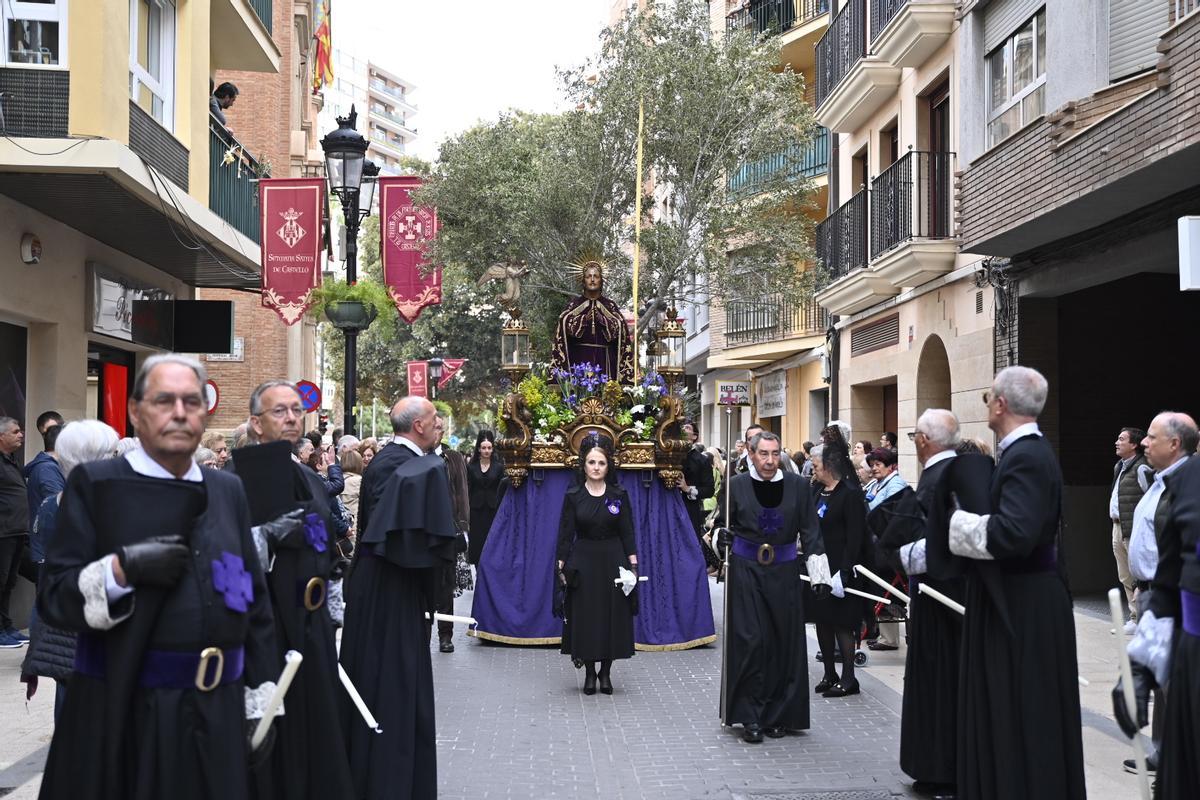 Emotiva procesión del Santo Entierro en Castelló.