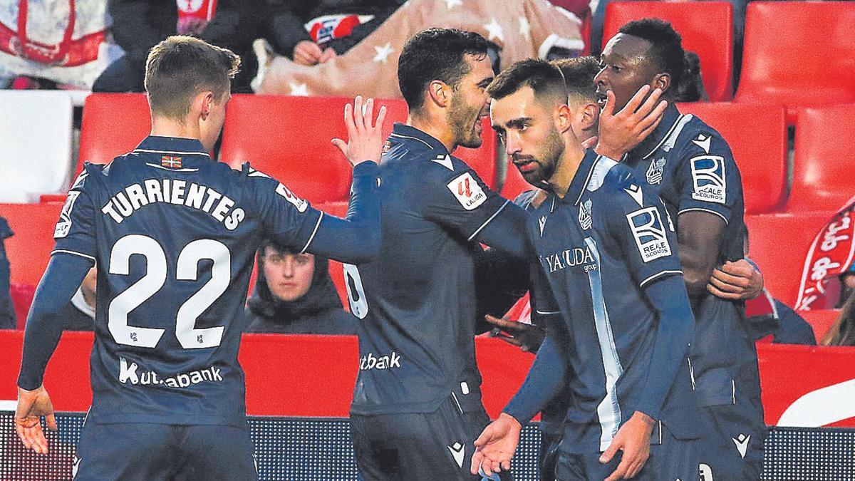 Merino felicita a Sadiq tras marcar un gol