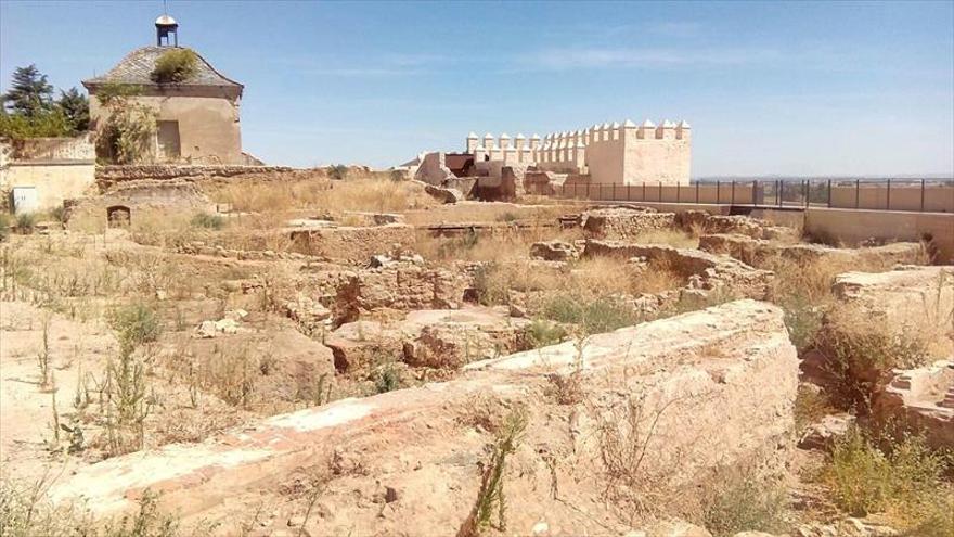 La Cívica alerta del abandono de los restos arqueológicos de la alcazaba