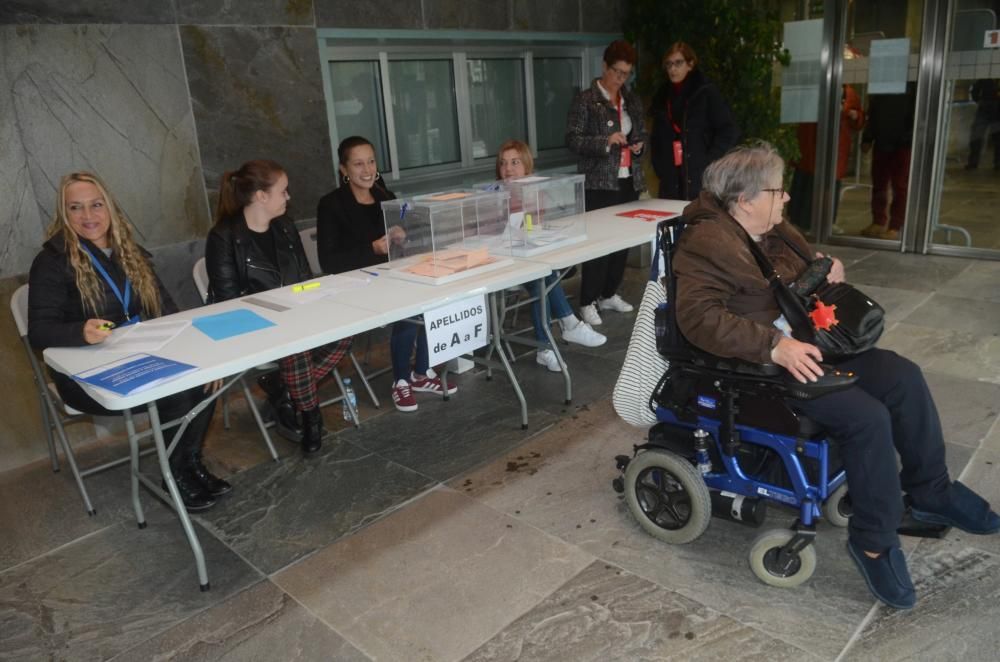 Las imágenes de la jornada electoral del 10N en Galicia.