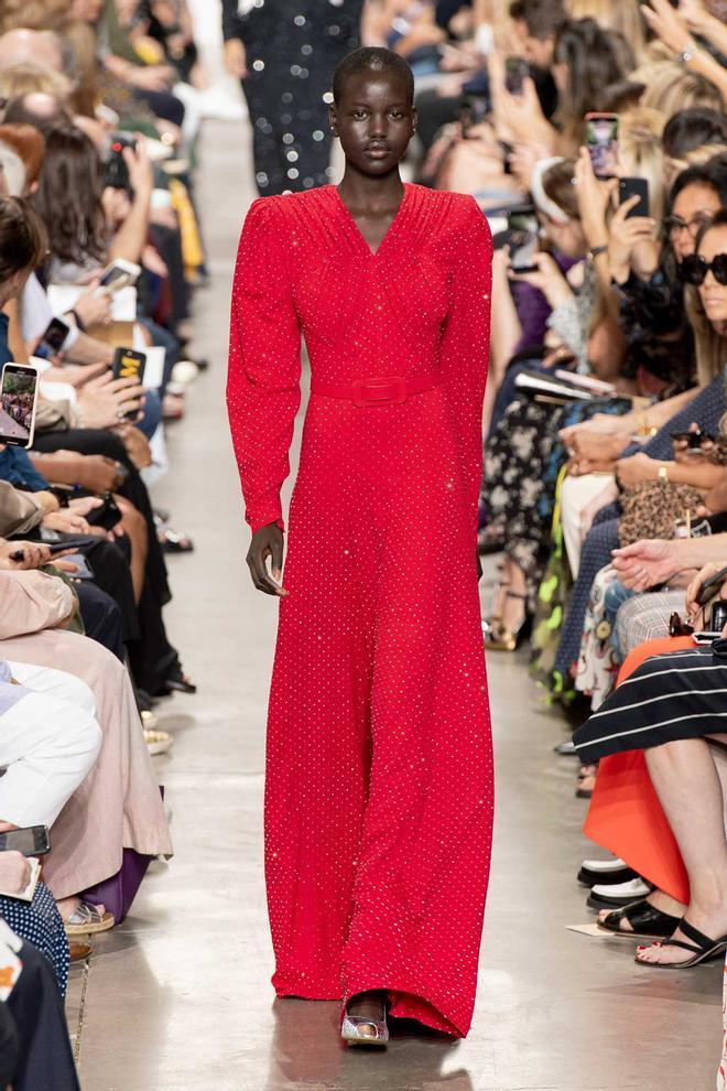 Vestido rojo de la colección primavera verano 2020 de Michael Kors