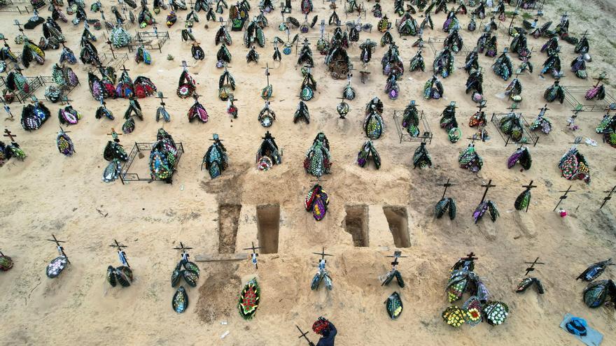 Un dron ofrece la desoladora imagen del inmenso cementerio de Irpin