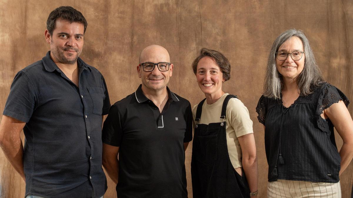 La nova junta col.legial: d'esquerra a dreta, Jaume Soldevila, Manel Alcubierre, Gisela Soler i Anna Palomera