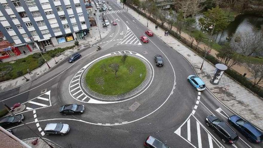 La segunda &quot;turboglorieta&quot;, ayer, en funcionamiento. // Adrián Irago