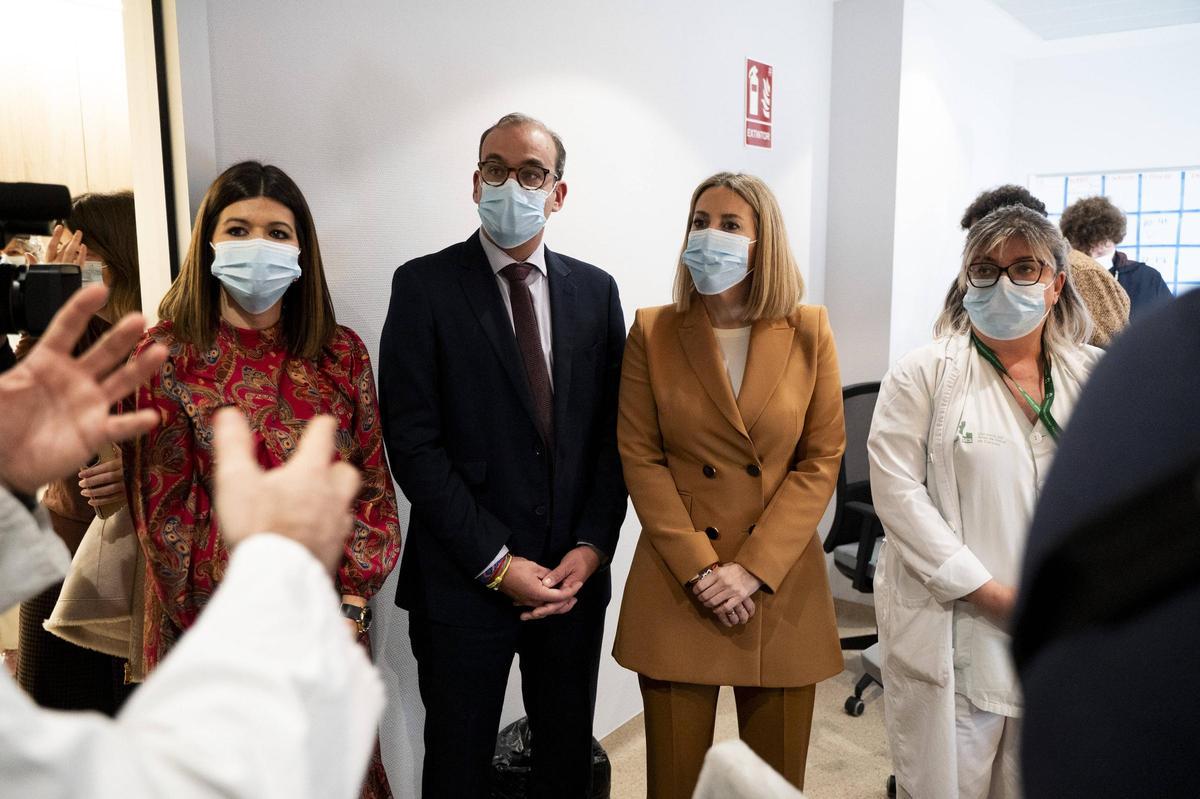Fotogalería | María Guardiola visita el Hospital Universitario de Cáceres