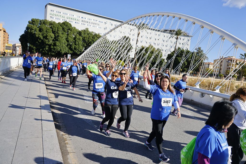 Imágenes del recorrido de la Carrera de la Mujer: avenida Pío Baroja y puente del Reina Sofía (I)