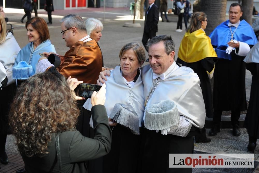 Rosamaría Alberdi, primera enfermera doctora honoris causa de España por la UMU