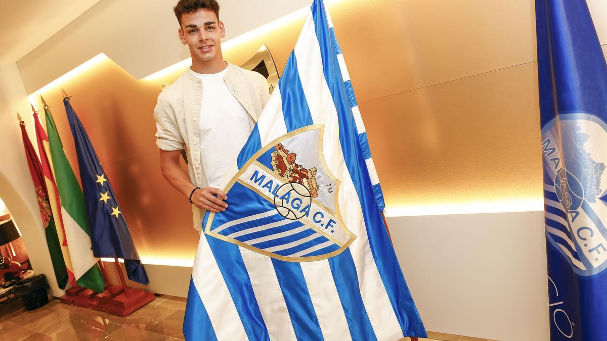 Andrés Caro amplía su contrato con el Málaga CF hasta 2025