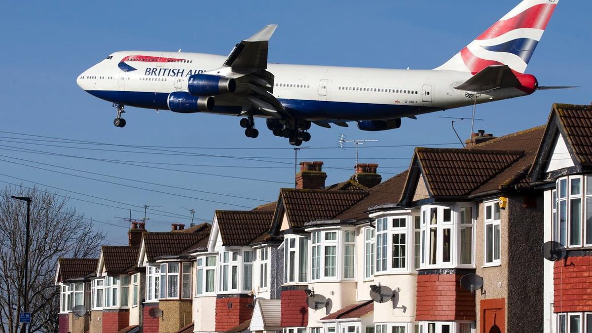 Un Boeing 747 de British Airways minutos antes de aterrizar en el aeropuerto londinense de Heathrow