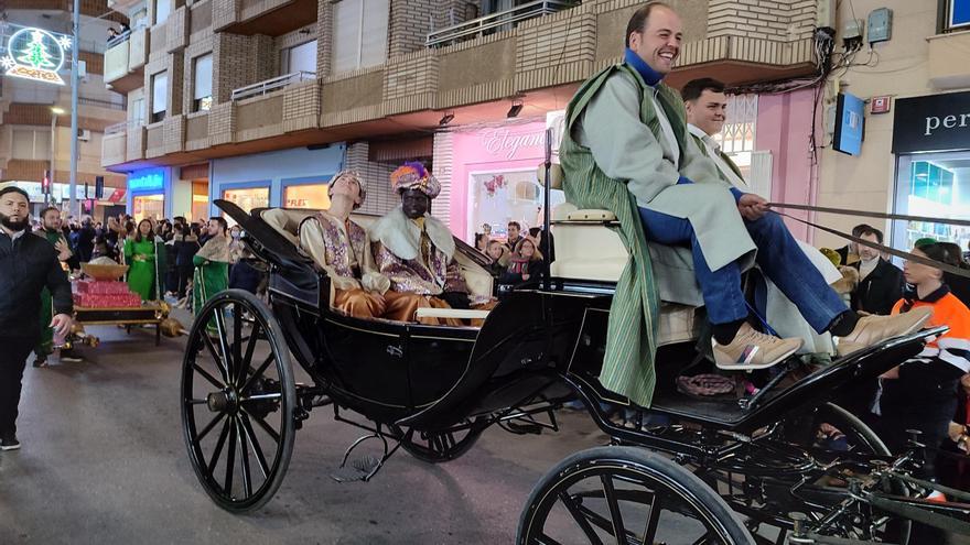 Los Reyes Magos llegan por mar y tierra a los municipios de la Región