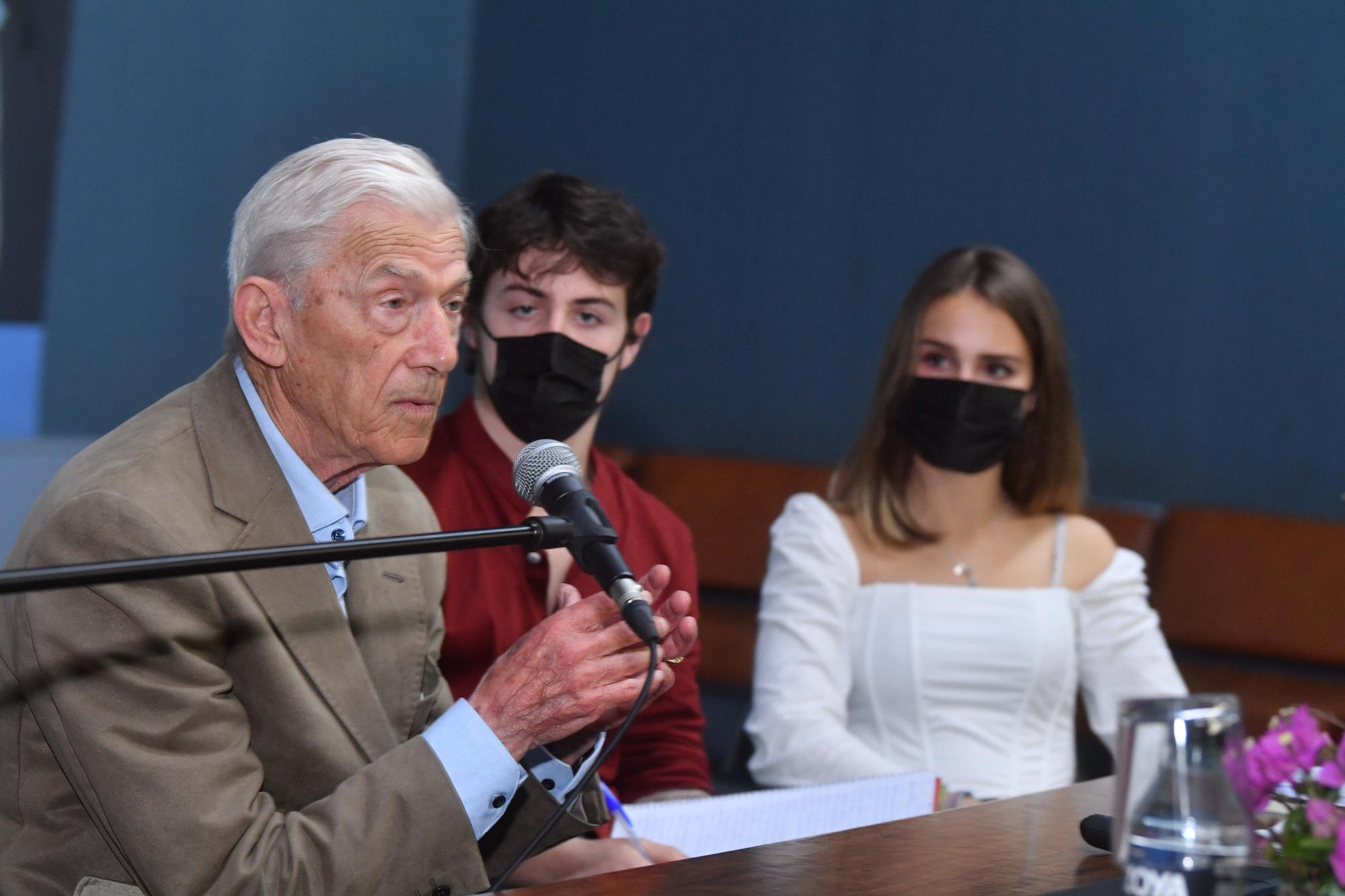 Theodor Kallifatides en A Coruña: Clase magistral con el eterno aspirante al Nobel