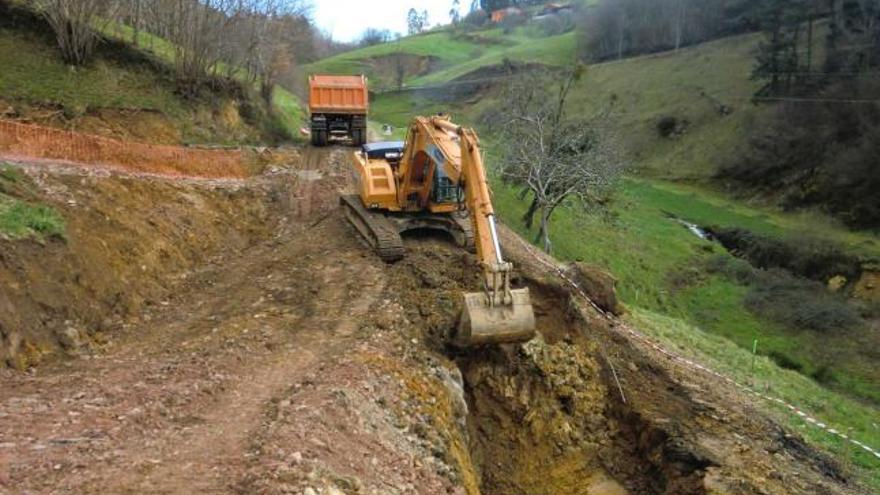 Las obras de la carretera entre Onao y Perlleces, ayer por la mañana.