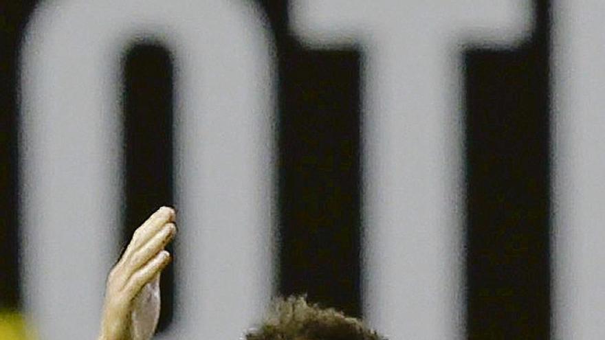 Adrián celebra su gol al Valencia el pasado domingo en Mestalla.