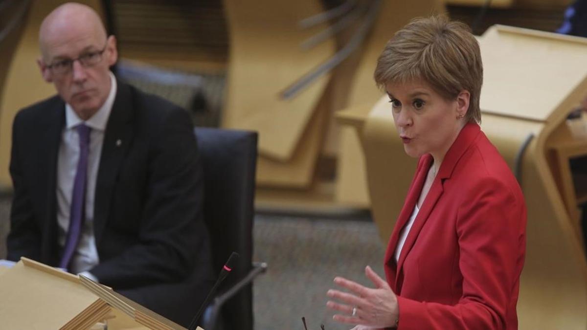 Nicola Sturgeon en una sesión del Parlamento escocés.