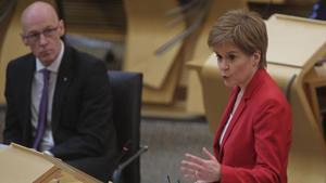 Nicola Sturgeon en una sesión del Parlamento escocés. 