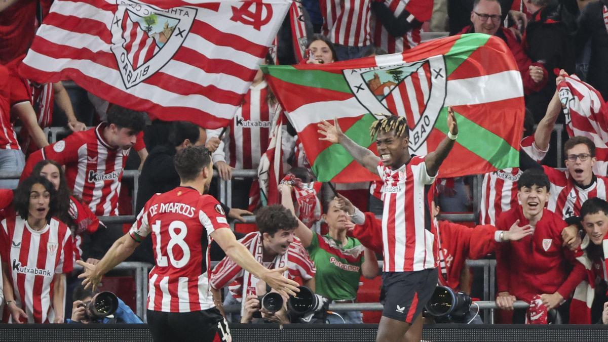 Nico Williams celebra su segundo go, tercero del Athletic, ante la Roma.