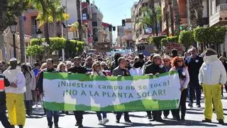 Más de 3.000 personas se movilizan en San Miguel contra la planta solar de la desaladora