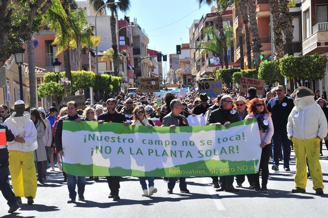 Gran participación en la protesta contra la planta solar en San Miguel de Salinas