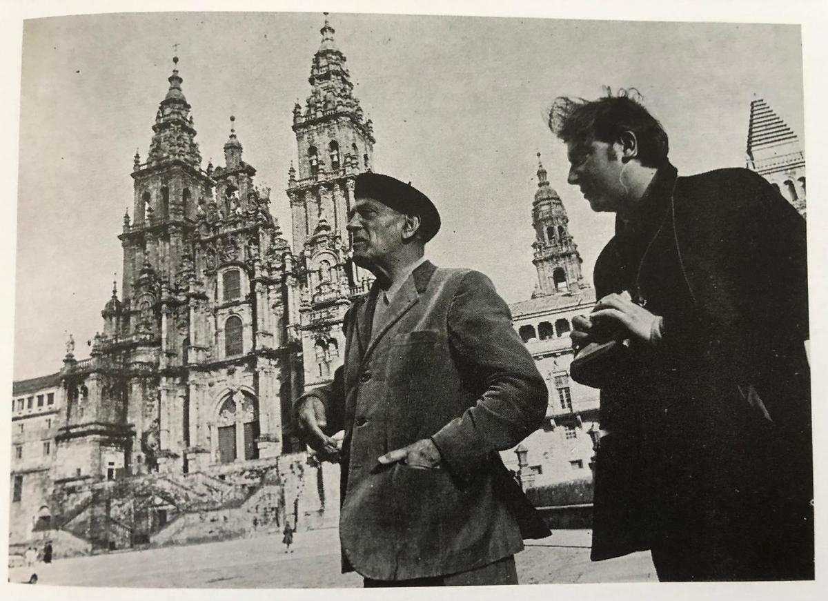 Luis Buñuel y el director de fotografía Luis Cuadrado durante el rodaje de 'La vía láctea'