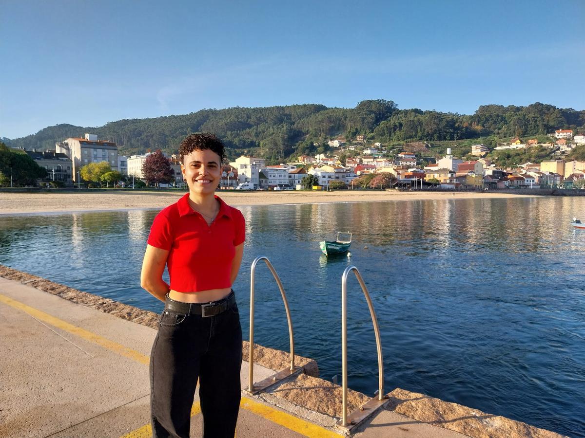 Aura Sala, cineasta participante en la tercera Residencia FICBueu en la isla de Ons. Octubre 2025