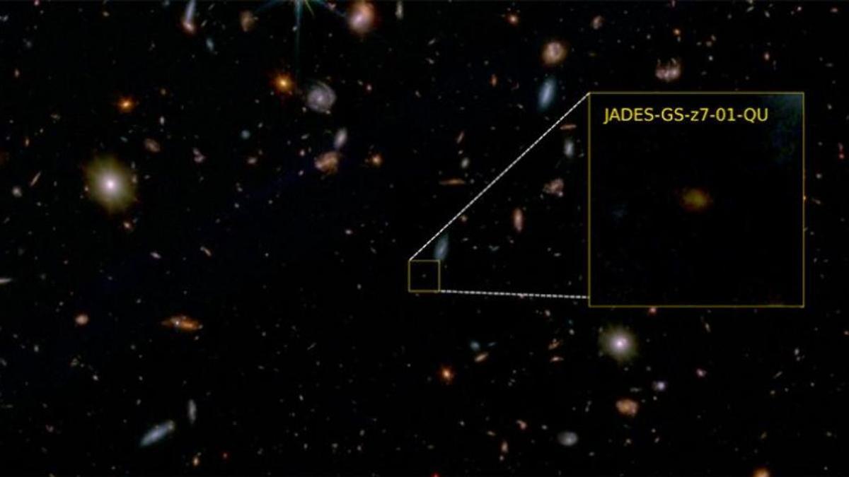 Imagen del JWST de una pequeña fracción del campo GOODS South, donde la galaxia JADES-GS-z7-01-QU se encuentra resaltada.