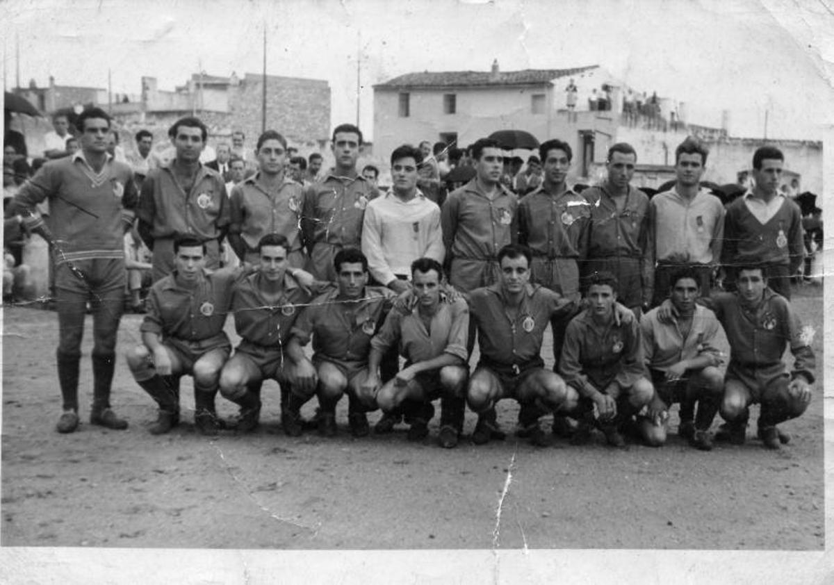 Equipo de los mejores años del Benicarló en Tercera División en los años 60.