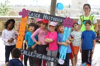 'Callejugando' acerca los juegos tradicionales a los niños y niñas de Córdoba