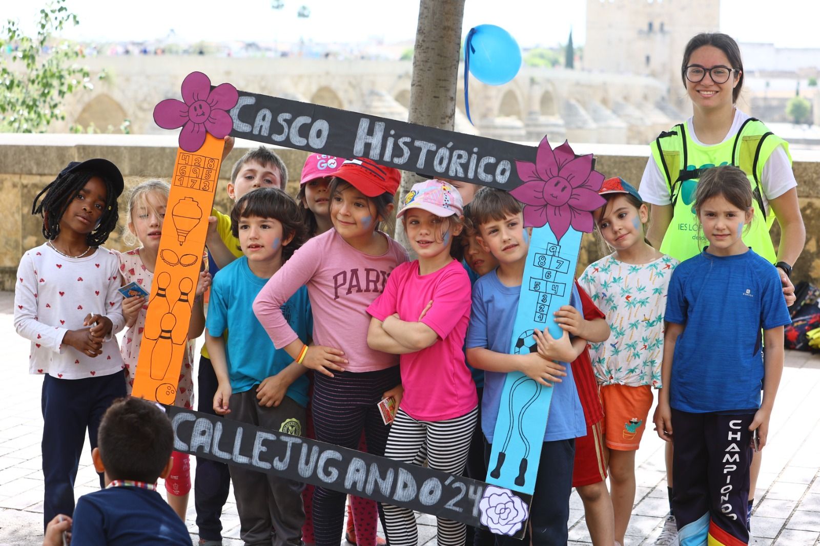 &#039;Callejugando&#039; acerca los juegos tradicionales a los niños y niñas de Córdoba