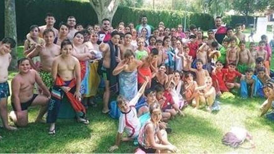 Más de 80 niños participan en una nueva cita de ‘+KSport’ de Villa del Río