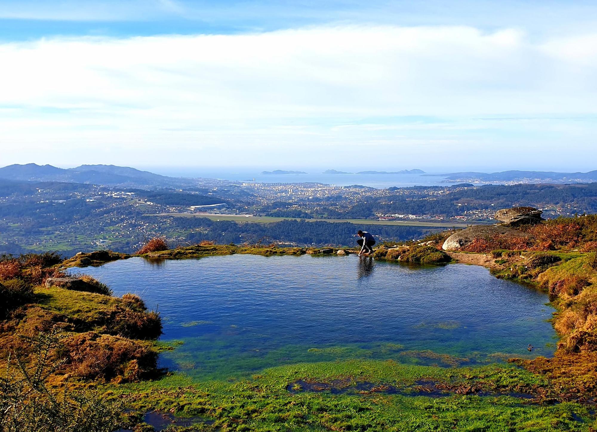 La laguna que acaricia el cielo sobre la ría de Vigo