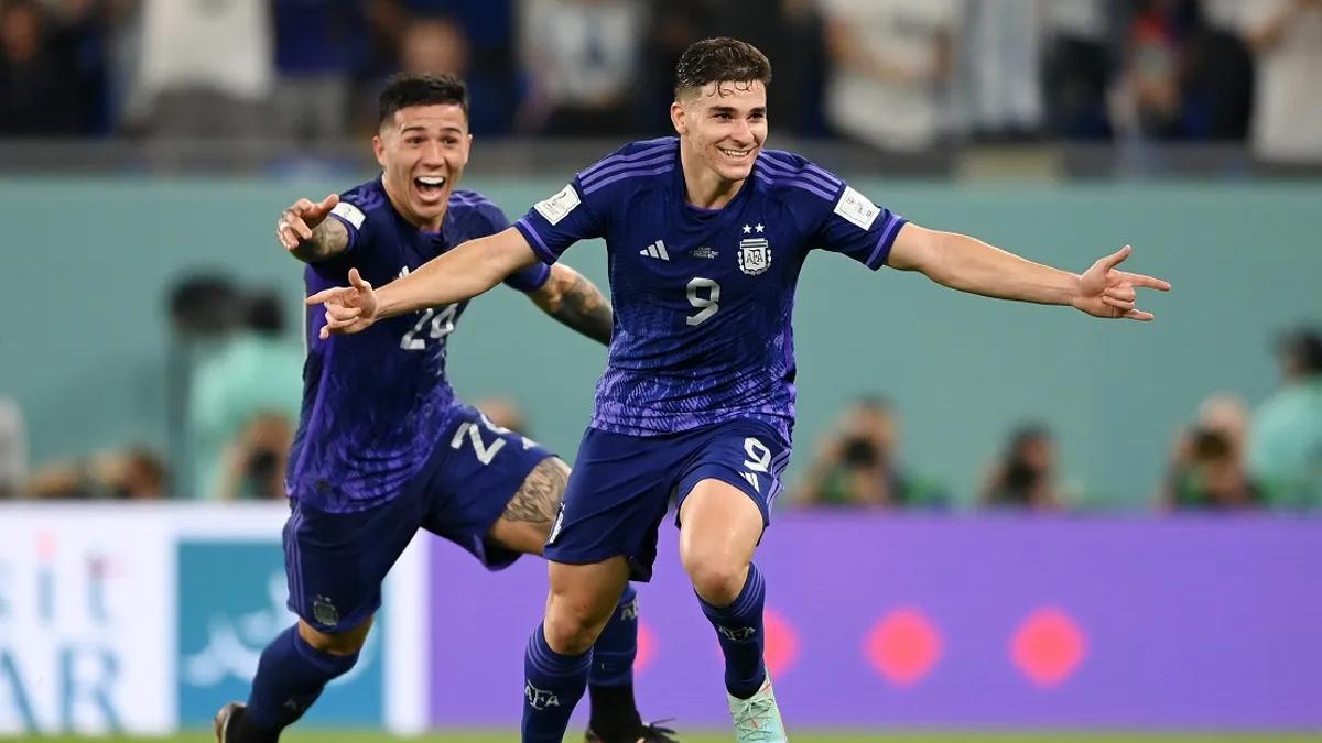 Júlian y Enzo celebrando un gol con Argentina