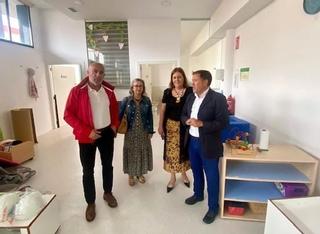 Sar, esquerda, Picallo, Vilela e Rodríguez na escola infantil de Muxía.