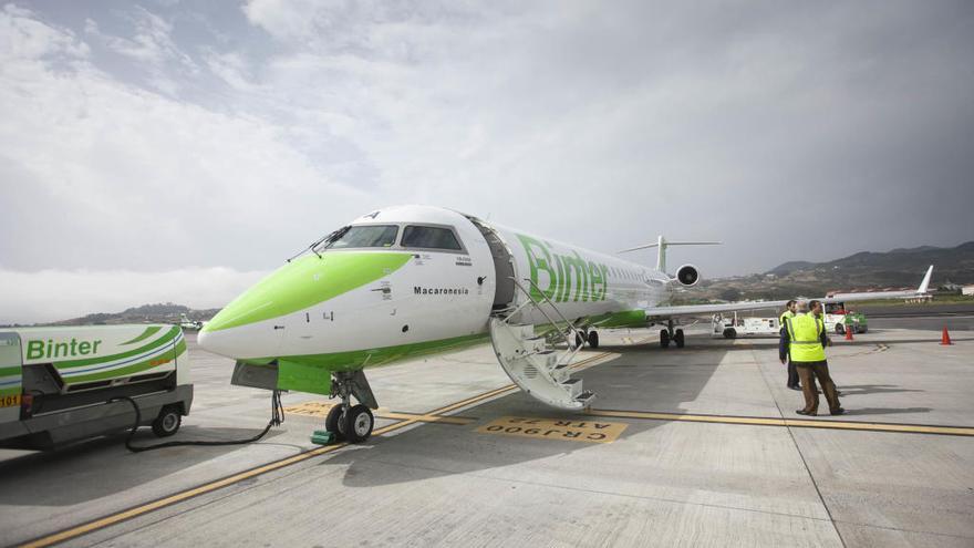 Un avión de Binter como el que operará la nueva ruta. // FdV