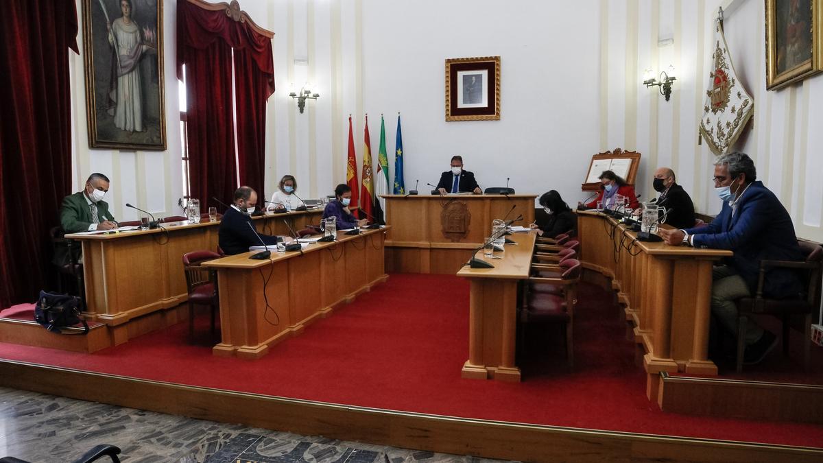 Un momento de la sesión plenaria celebrada esta mañana en el ayuntamiento.