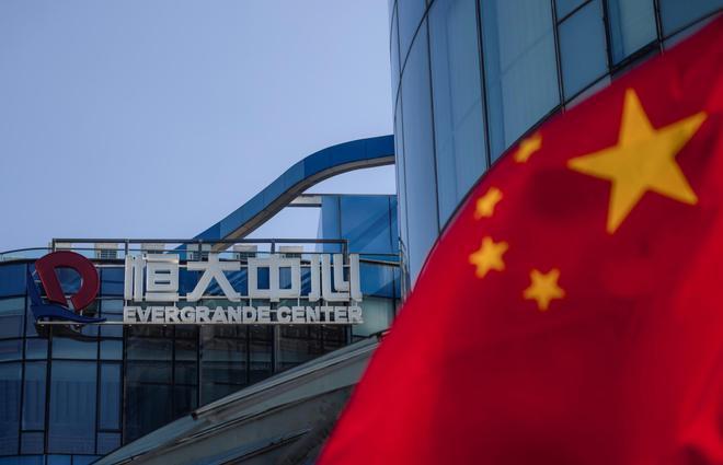 El fundador del gigante inmobiliario chino Evergrande, condenado a cadena perpetua