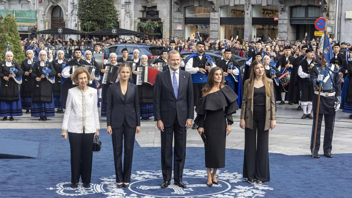 EN IMÁGENES: Así fue la alfombra azul de los premios &quot;Princesa de Asturias&quot; para entrar a la ceremonia en Oviedo