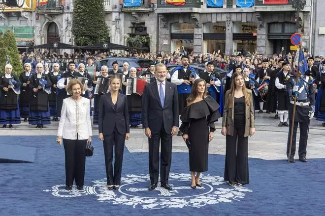 EN IMÁGENES: Así fue la alfombra azul de los premios "Princesa de Asturias" para entrar a la ceremonia en Oviedo