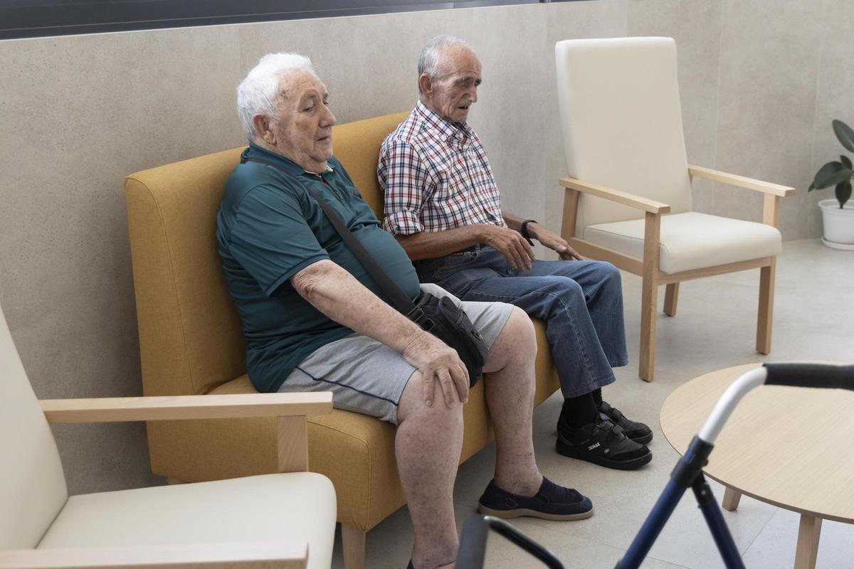 Así ha sido el traslado de los usuarios a la nueva residencia la  Beneficencia de Ontinyent