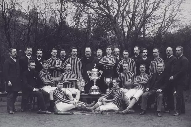 Eternos rivales, divino caos