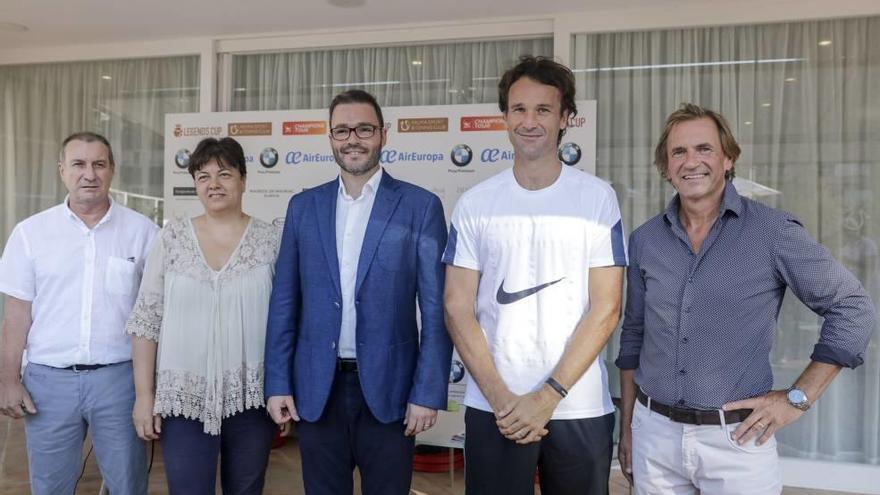 De izquierda a derecha, Camps, Moll, Hila, Moyá y Landström, ayer en la presentación.