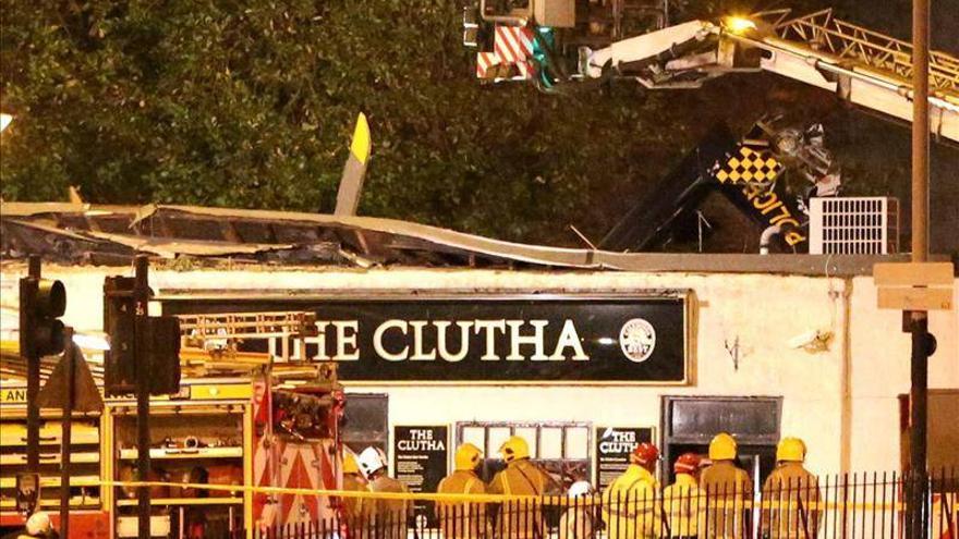 Al menos tres muertos tras la caída de un helicóptero sobre un pub de Glasgow