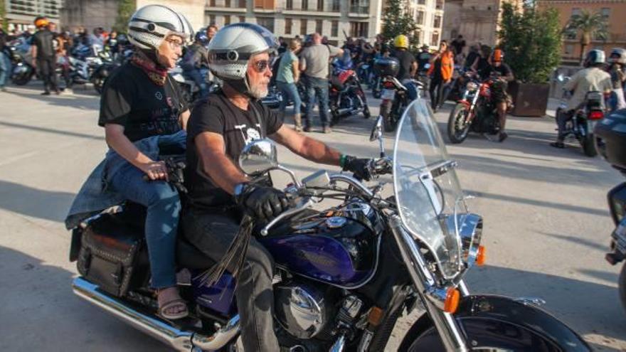 Los moteros finalizaron su ruta por todo el término municipal de Elche en el Hort de Baix.