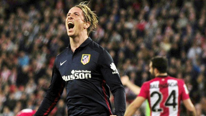 Fernando Torres celebra el tanto de la victoria en San Mamés.