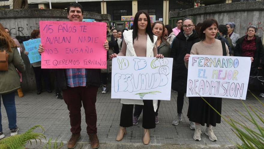 Manifestación para pedir la readmisión de un conserje