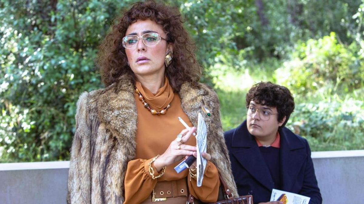 Candela Peña, caracterizada como la madre de Bob Pop en la serie 'Maricón perdido'.