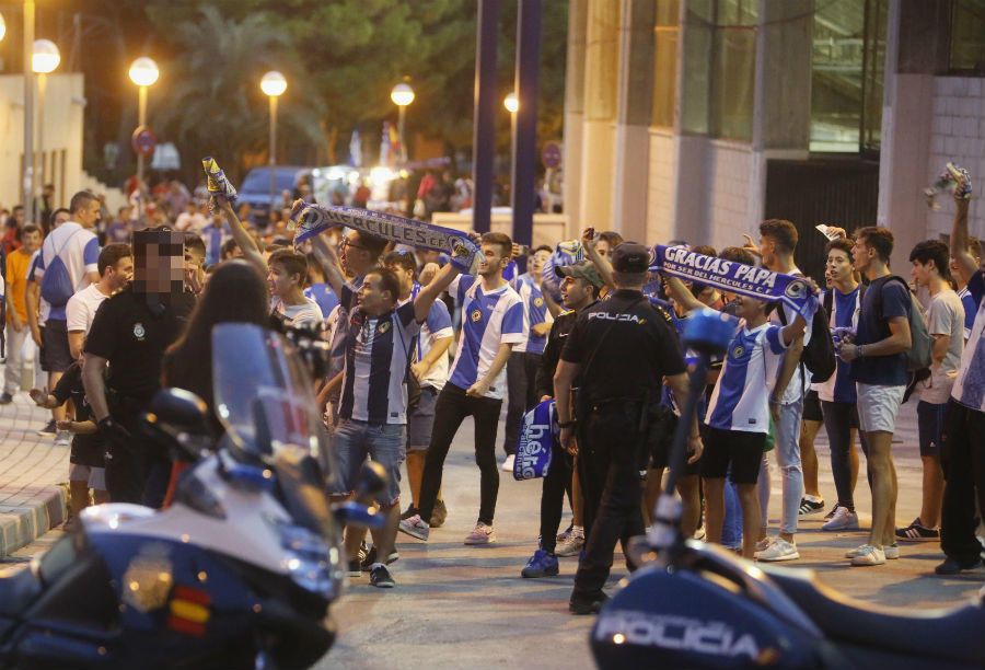 Aficionados antes de comenzar el partido