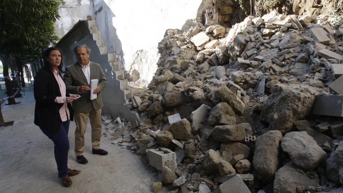 Urbanismo no baraja sanciones por el derrumbe de la muralla en la calle San Fernando