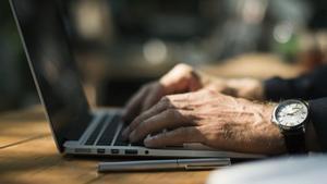 Acusen la plataforma Domestika d’executar un ero no declarat