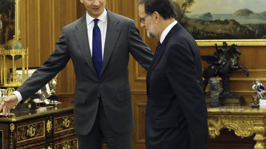 El Rei Felip VI amb Mariano Rajoy.